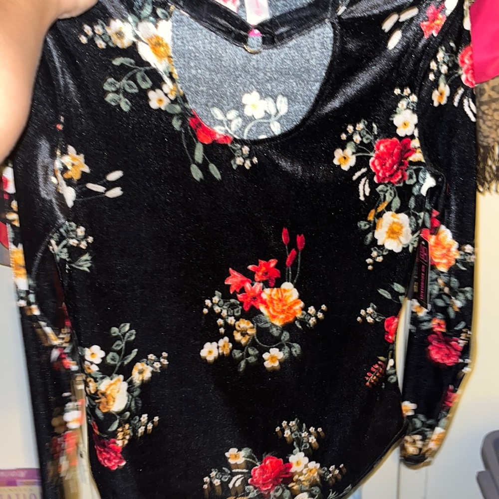 Velvet floral long sleeved top! Perfect for special occasions or to the office